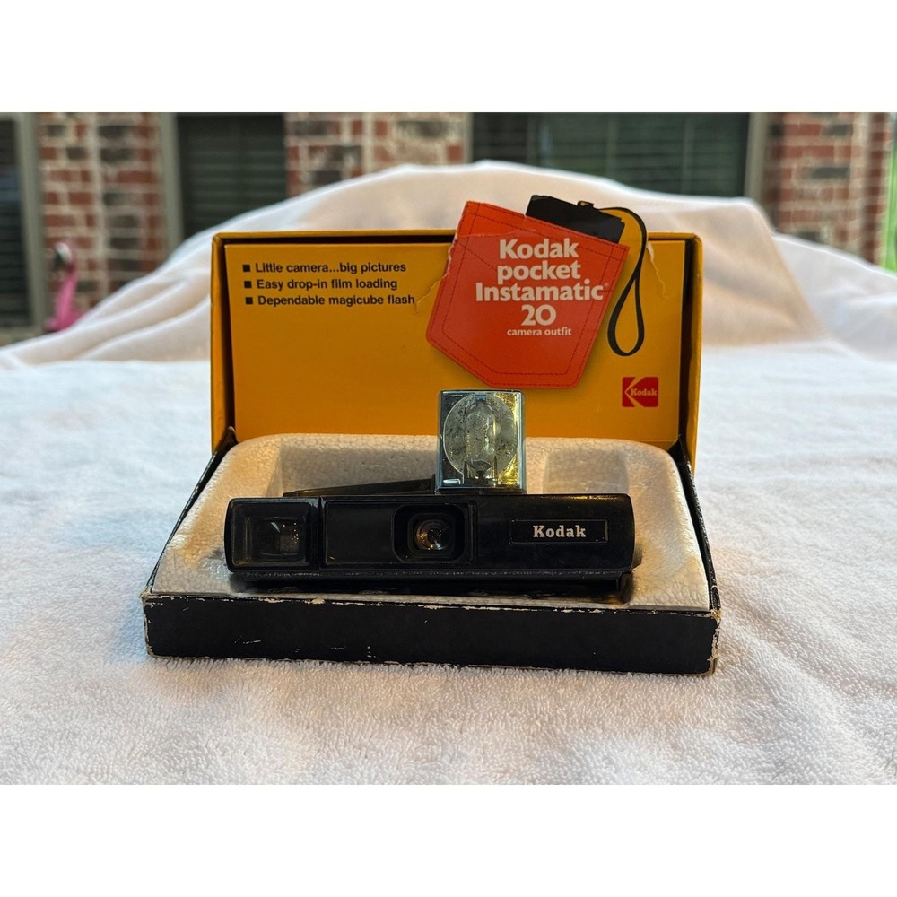 Kodak pocket Instamatic 20 with box